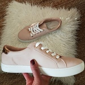 Liz Claiborne Warwick  Blush